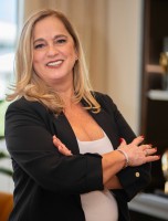 Agent Ana Lavena (Ph: +19546507840), MLS ID: 3246567